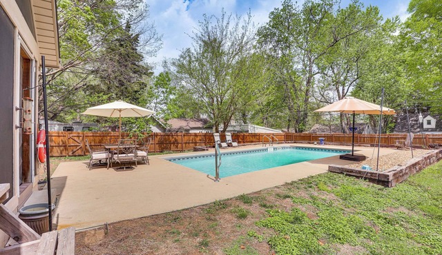 6 Mi to Kansas City Stadium! Home w/Fenced Yard