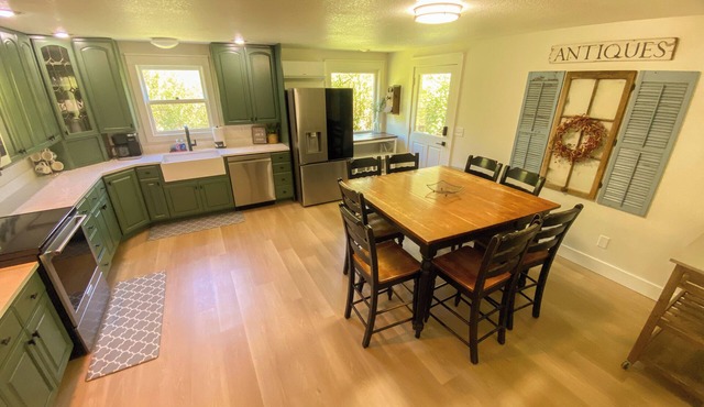 6BR Cozy Farmhouse Retreat w/Sunset Views & Fun Minutes from Train to Seattle