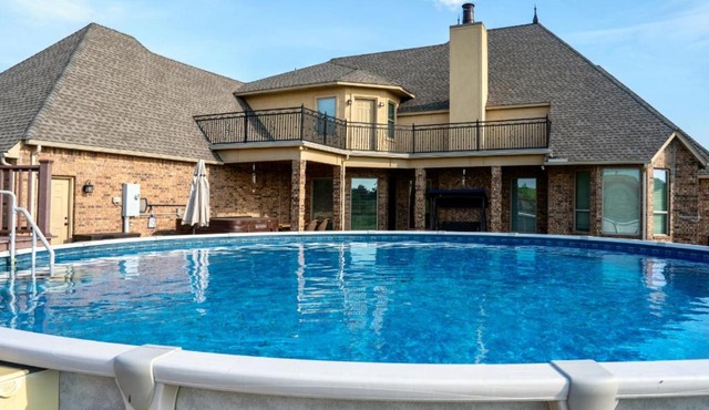 6BR Home Wanette Private Property, Hot Tub