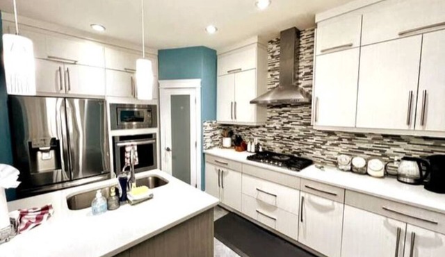 7BDRM Pet Friendly 3Car Garage Home >Sleeps18 in Edmonton