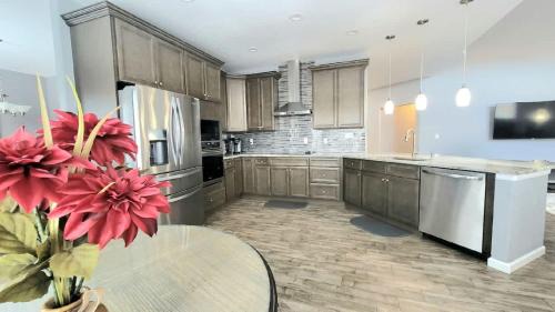 7BR 5bath Near ScenicTrail Easy Access to Downtown