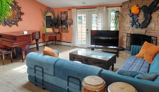 8 Mi to Lumen Field: Seattle Area Home w/Backyard