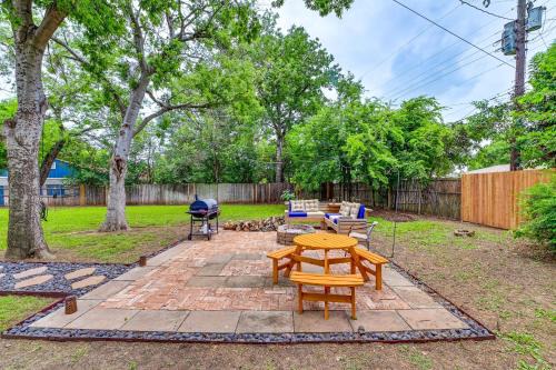 8 Mi to Stockyards: Ft Worth Home w/Full Kit