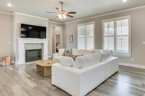 8 Mi to Texas Tech: Spacious Lubbock Home