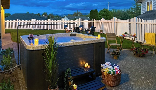 A HOT-AIR-BALLOON-THEMED 5-BEDROOM ESCAPE FOR YOUR WHOLE CREW IN WALLA WALLA .
