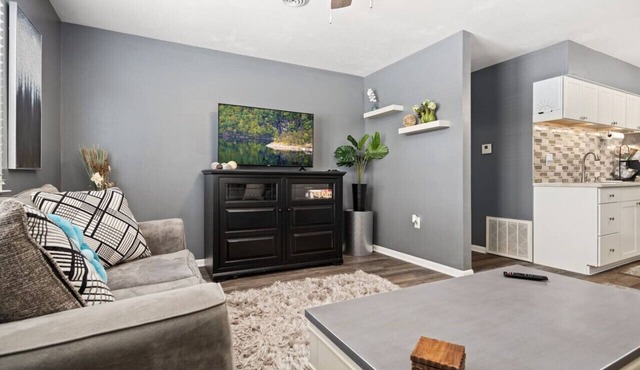 A Post-Impressionist`s Muse: 2BD close to PIA