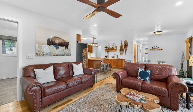Above Par - Quiet & Private Retreat | Parking + Lake Views
