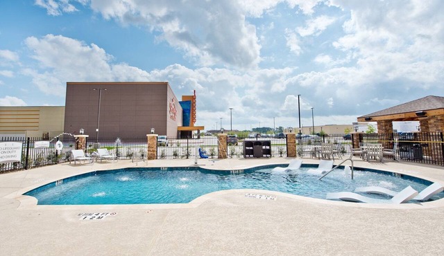 Accessible 1BR Suite w/ Free Hot Breakfast + Pool