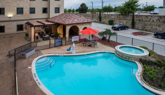 Accessible 2BR Suite w/Work Desk | Free Breakfast