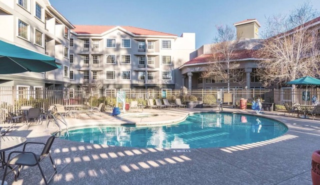 Affordability Meets Comfort! 2 Pet-Friendly Untis, Free Breakfast, Free Parking