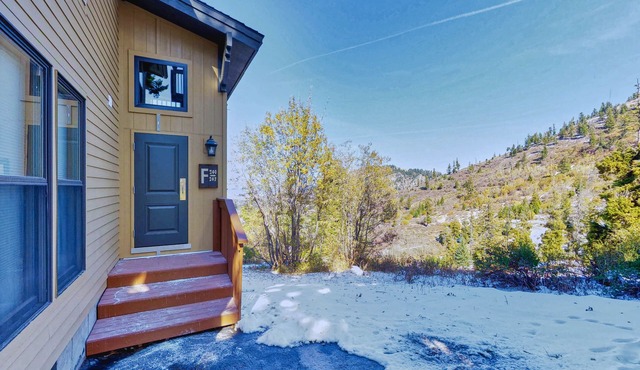 Alpine getaway with easy hiking & ski-in/ski-out access
