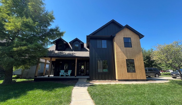 Alpine Inspired 4 Bedroom Home! 5 Beds