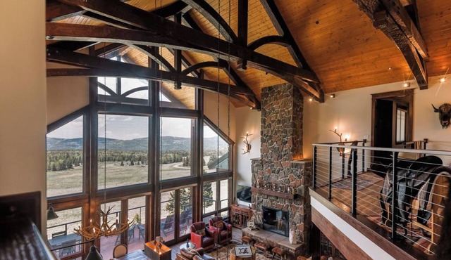 Amazing 3-level home. Perfect for 3-generation family visits. Sunsets & elk.