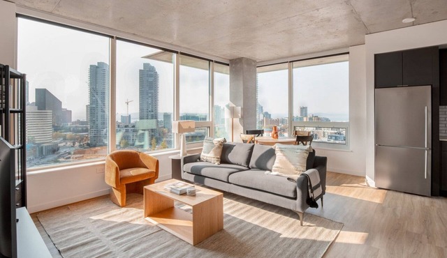 Amazing South Lake Union 2BR w/W/D & Roof, nr Lake Union, by Blueground