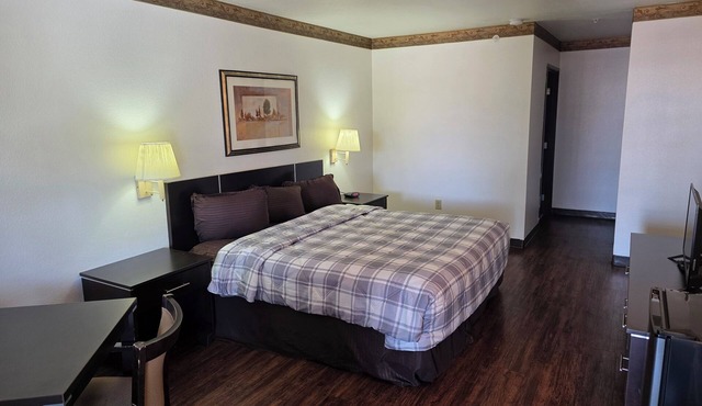 American Inn & Suites