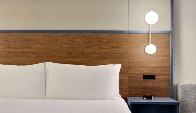 AmericInn by Wyndham Lincoln South