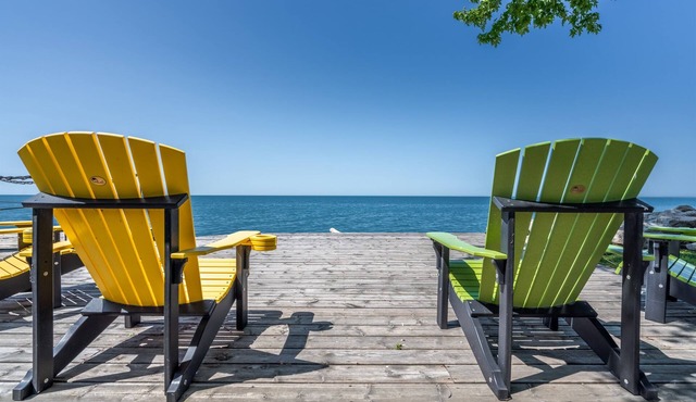 Another Sunset by the Bay: Waterfront - 2-Bedroom in Leamington