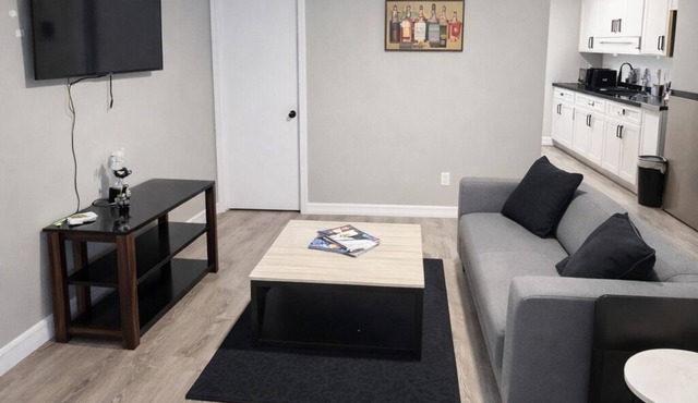 Awesome 4-bedroom house close to downtown