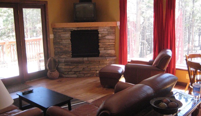 Awesome Mountain Getaway Just 15 minutes from Angel Fire, in the forest!