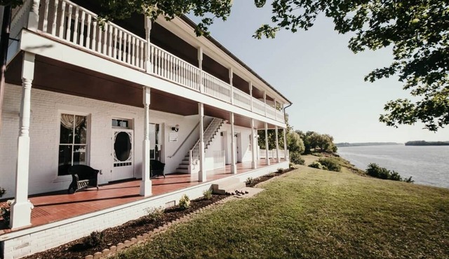 B&B-River Views, Shawnee Getaway, Charlotte Room