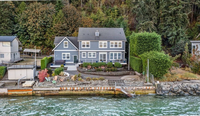 Beach Oasis w/hot tub - steps from the ocean