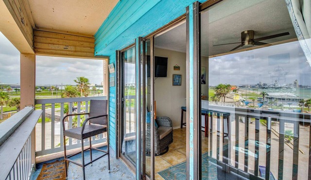 Beach View Balcony! Corpus Christi Condo w/Pool