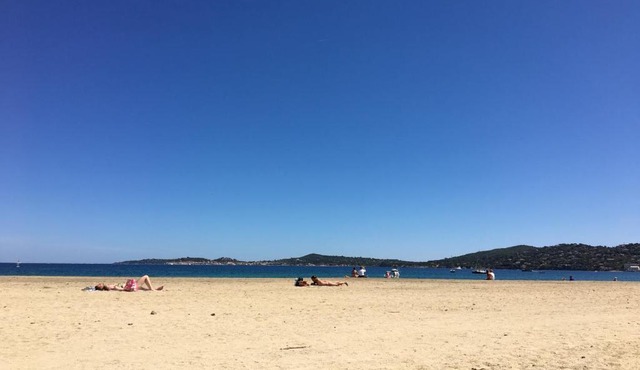 Beachfront Apartment with a/c in Port Grimaud in Grimaud