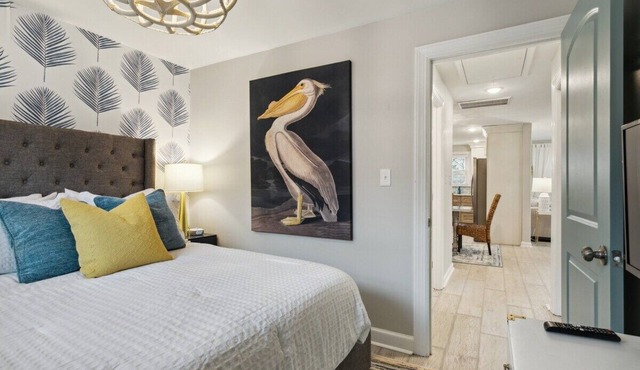 Beachside Escape: 1/2 mile from beach for family getaway in Hampton