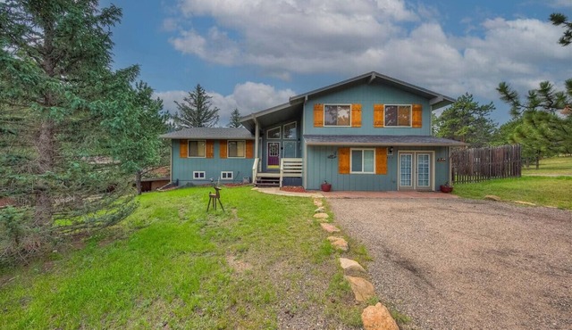 Bear Tracks- Game Room with a Big Fenced in Backyard!