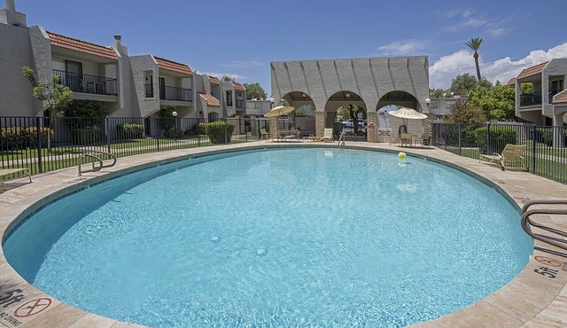 Beautiful 2 bedroom condo, GREAT LOCATION!