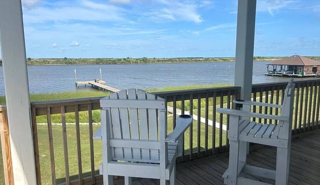 Beautiful camp in Angler Bay! Come enjoy the best of Hackberry.