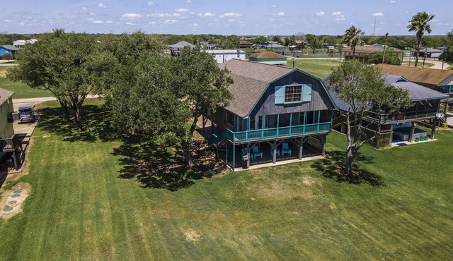Beautiful Home on Caney Creek w/Fishing Pier, Hot Tub, Fire Pit