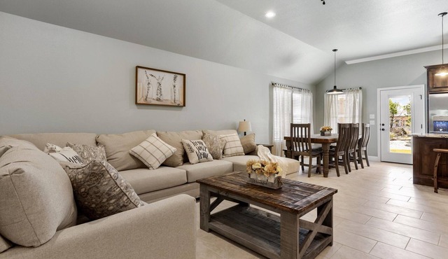 BEAUTIFUL NEW LAKESIDE COMMUNITY HOME