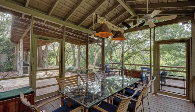 Beautiful & Private Riverfront, TOAD HALL ONE!