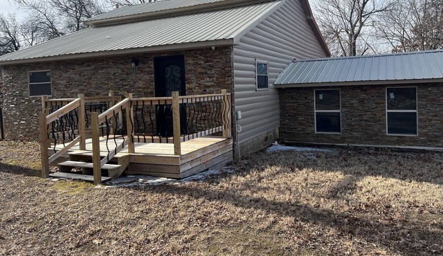 Beautiful, Remodeled Waterfront Lake Cabin!