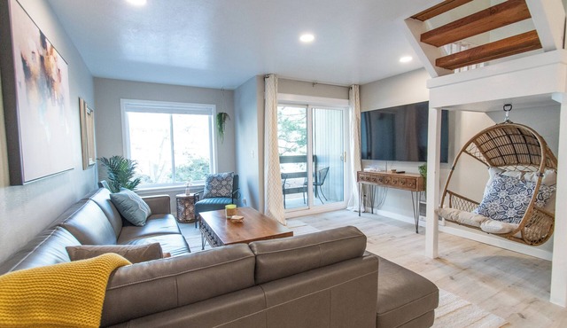 Beautifully Remodeled Condo Steps from Pearl Street and the Flatirons