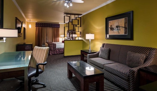 Best Western Plus Christopher Inn & Suites