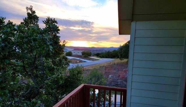 Big Rock Cabin,Mountain View, lots of parking