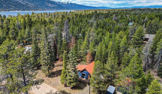 Blue Haven - Cabin by lake with AC & trailer parking
