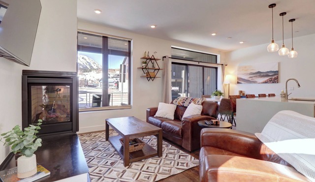Blue River Condo with Hot tub 515