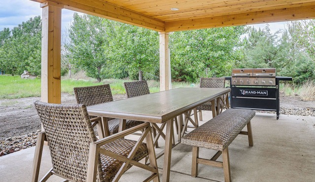Boat & Fish on Cow Creek! Brand-New Pierre Home