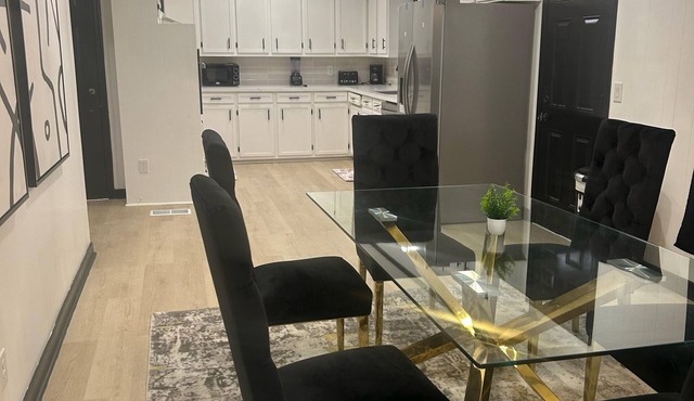 Bobby Rush Inn 3 bedroom 1.5 Bath modern house