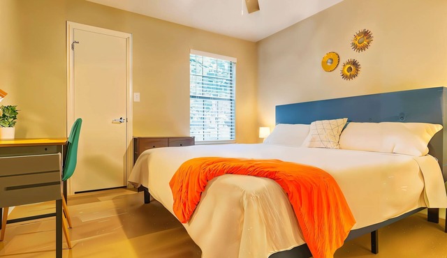 Boulevard Stays Cozy Suite Access to Pool, Gym & Parking