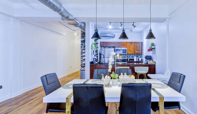 BRAND NEW Modern Spacious Loft in Downtown with free parking