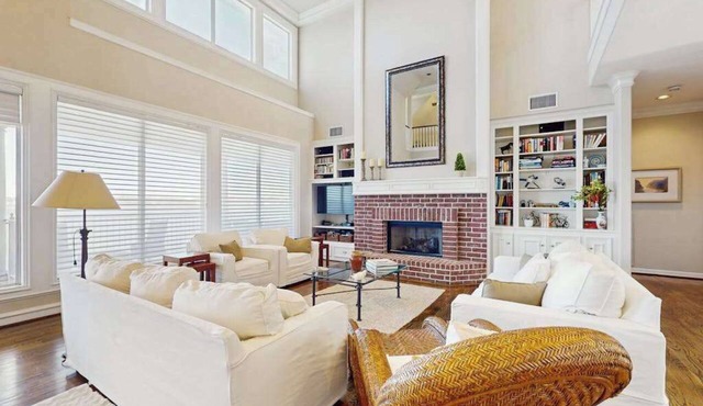 Breeze Getaway | Spacious Lakehouse in Montgomery