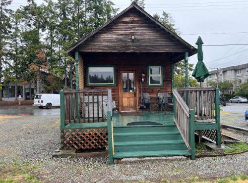 Bridge Tender Shack with hot tub on deck