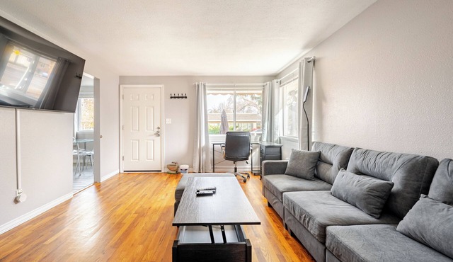 Bright 2BR Home Base AC Washer Minutes to Lake & Trails