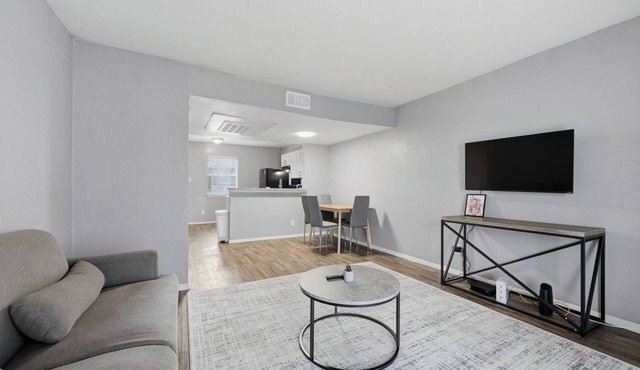Bright 2BR townhome with open living space