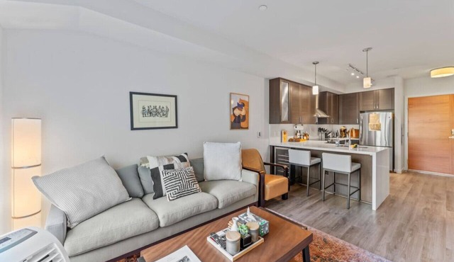 Bright Ballard Condo w/Modern Kitchen & Gym