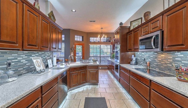 Bright Family Home in Safe, Quiet Neighborhood